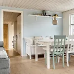 2 Bedroom Lovely In Ferienhaus *
