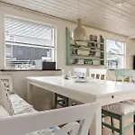 2 Bedroom Lovely In *