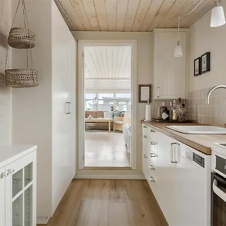 2 Bedroom Lovely In 펜션