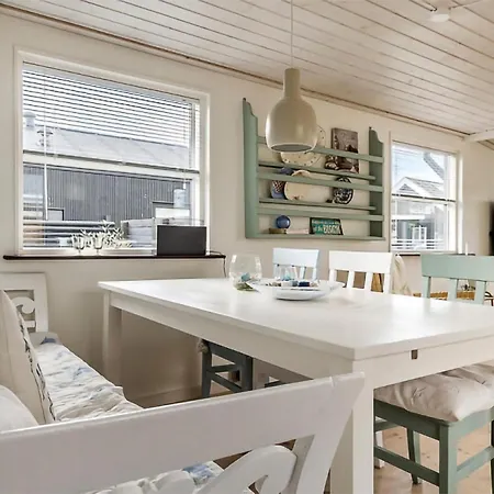 2 Bedroom Lovely In *